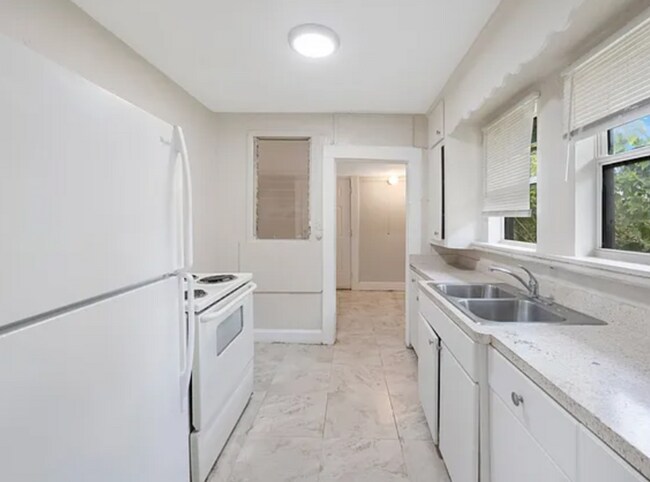 Building Photo - 235 35th St S
