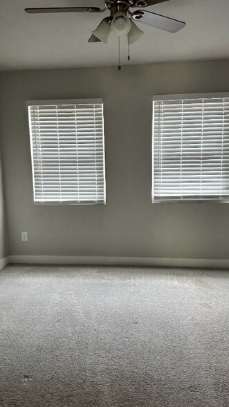 Building Photo - 10932 Dunaway Dr