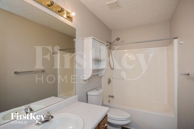 Building Photo - 240 Pebble Ridge Dr