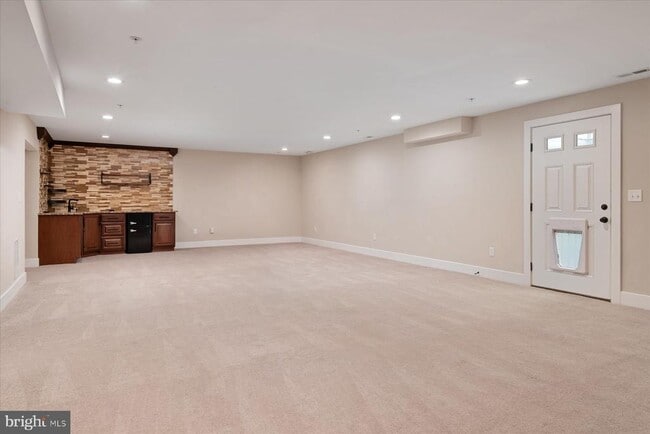 Building Photo - 806 Lynwood Ln