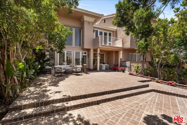 Building Photo - 12303 Ridge Cir