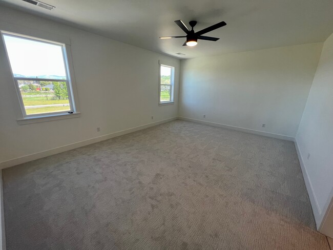 Building Photo - 210 Bogey Ln