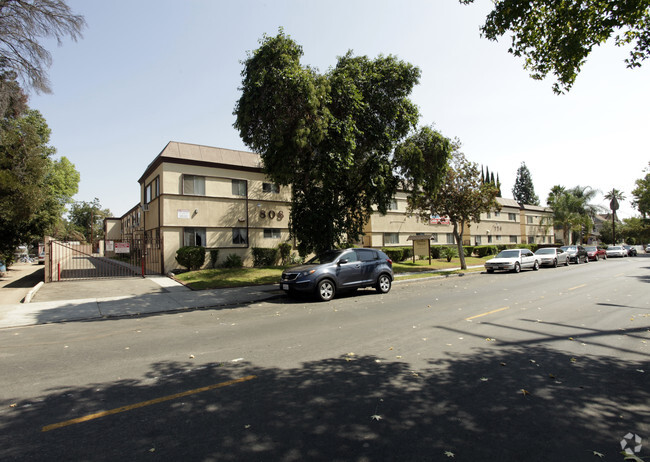 Gordon Manor Apartments - Gordon Manor