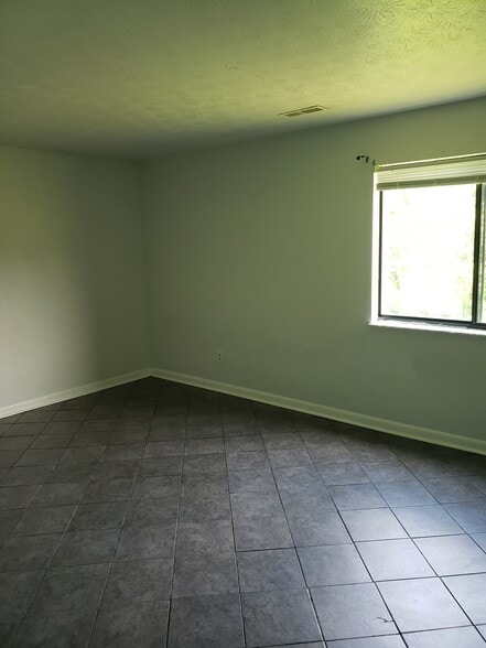 2nd BedRoom - 2200 Augusta Blvd