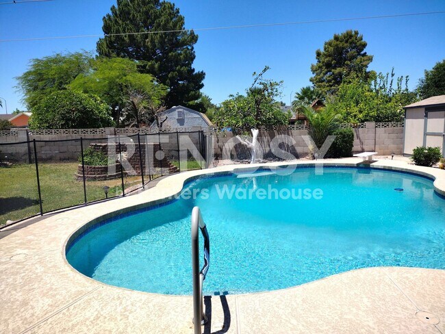 Building Photo - Ideal 3 Br+Den 2 Ba 2 Car Garage Home with Pool Near Loop 202 and Gilbert Rd in Mesa