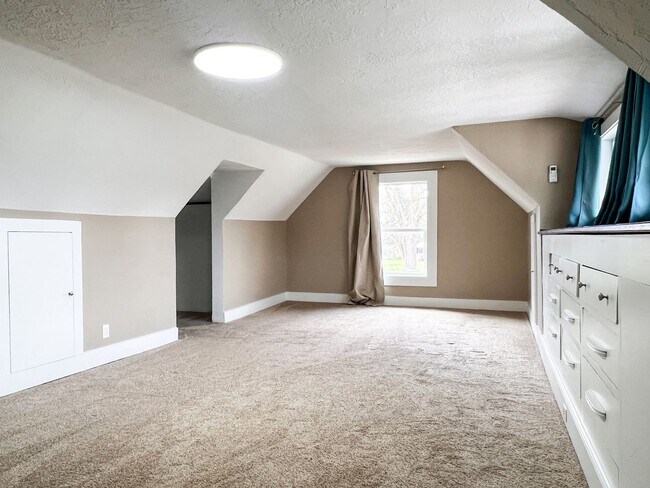 Building Photo - OWN970