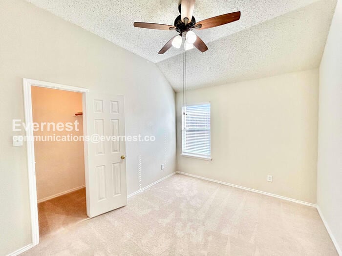 Building Photo - 233 Wagon Wheel Dr