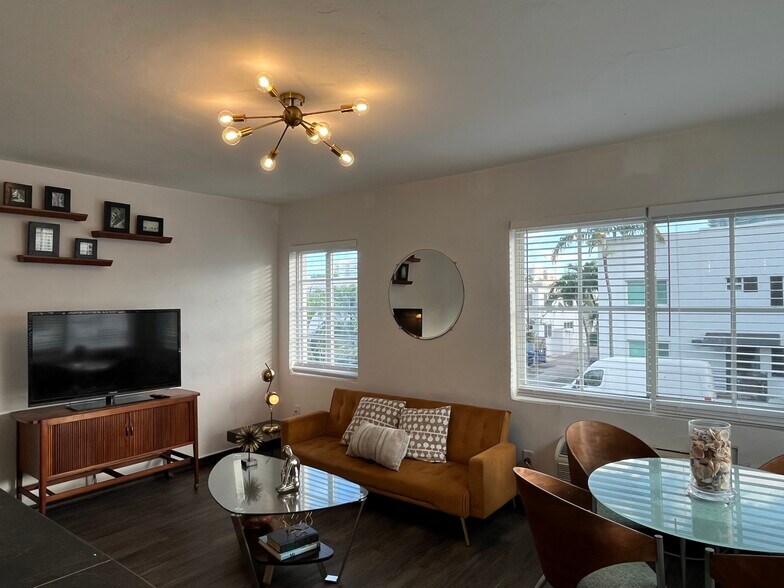 Building Photo - 511 75th St