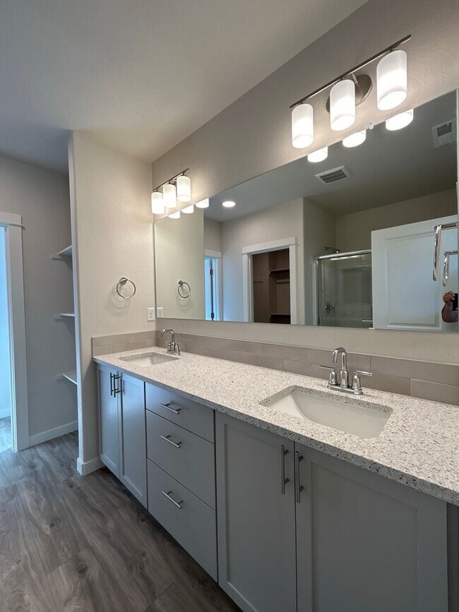 Building Photo - Brand New 3 Bedroom / 2 Bathroom Home in NW Redmond