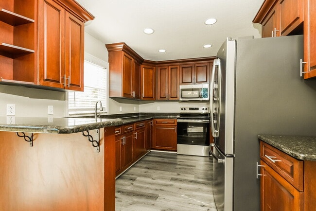 Building Photo - 1915 Crestridge Dr