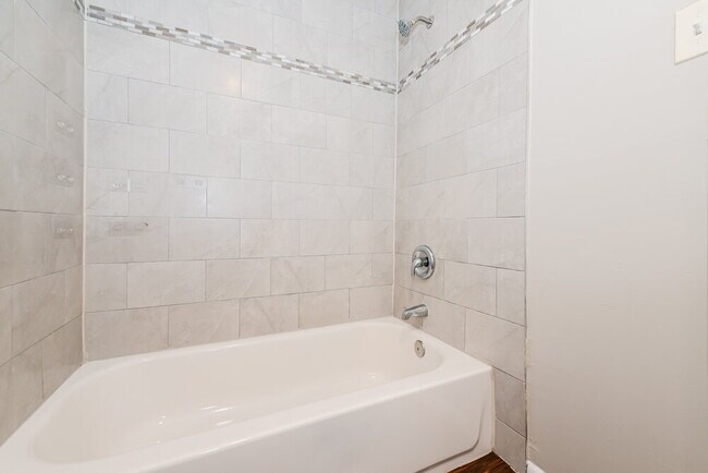 Building Photo - 3041 Detroit Cir N