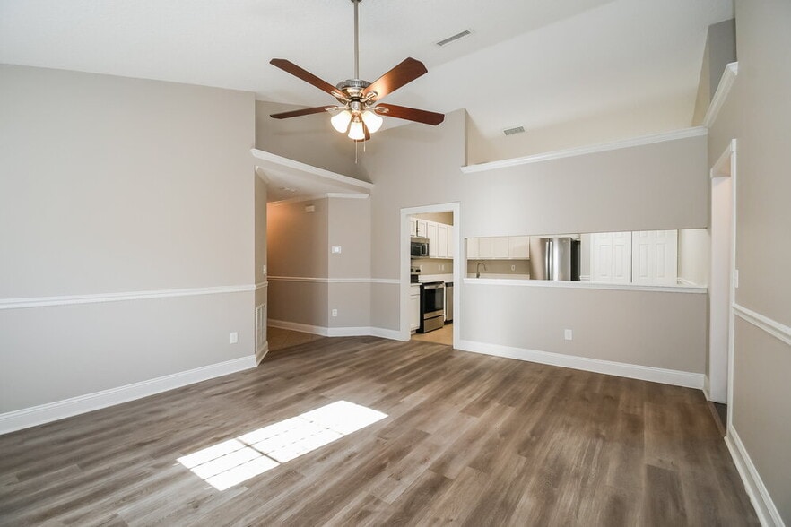 Building Photo - 3083 Wavering Ln