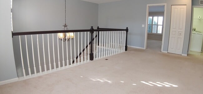 Building Photo - 564 Woods Creek Ln