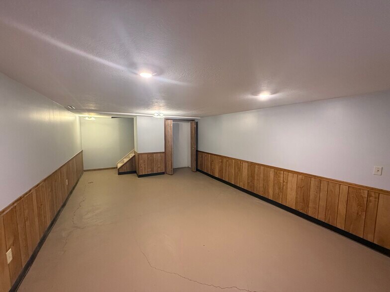 Building Photo - 4669 Pinehurst Dr