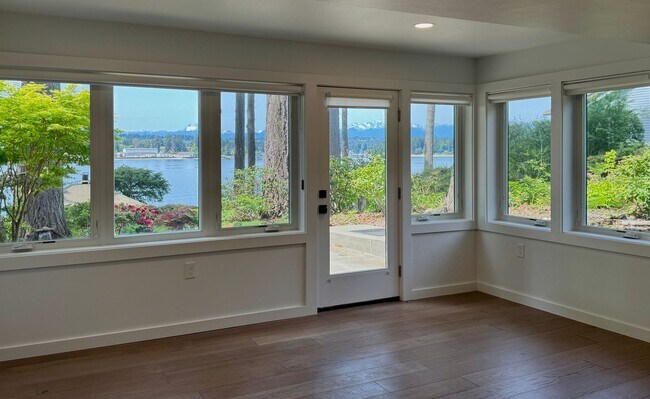 Building Photo - Stunning completely remodeled waterfront P...