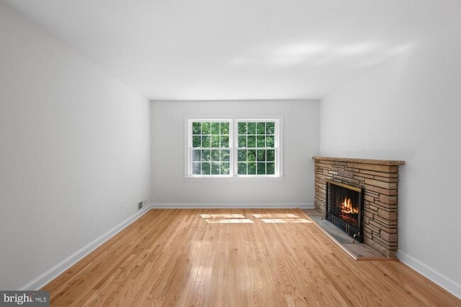Building Photo - 2816 Ellicott St NW