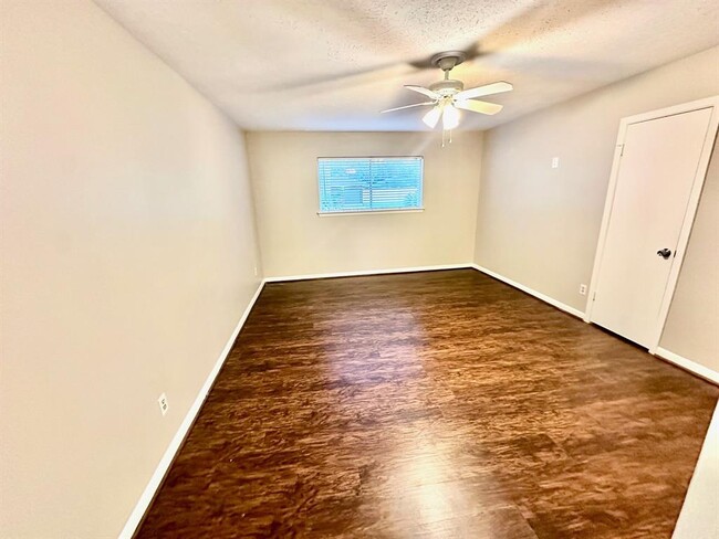 Building Photo - 7238 Woodfern Dr