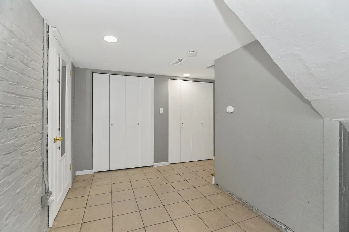 Building Photo - 2353 Ridge Ave