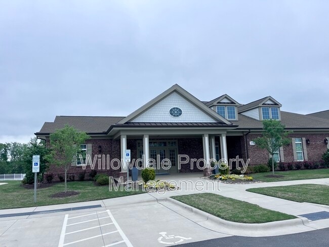Building Photo - 2031 Caen St