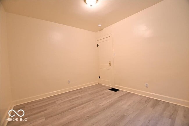 Building Photo - 1417 E Bradbury Ave