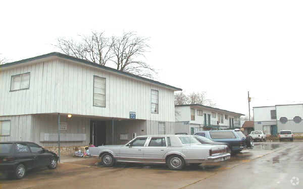 Building Photo - Broadway Apartments