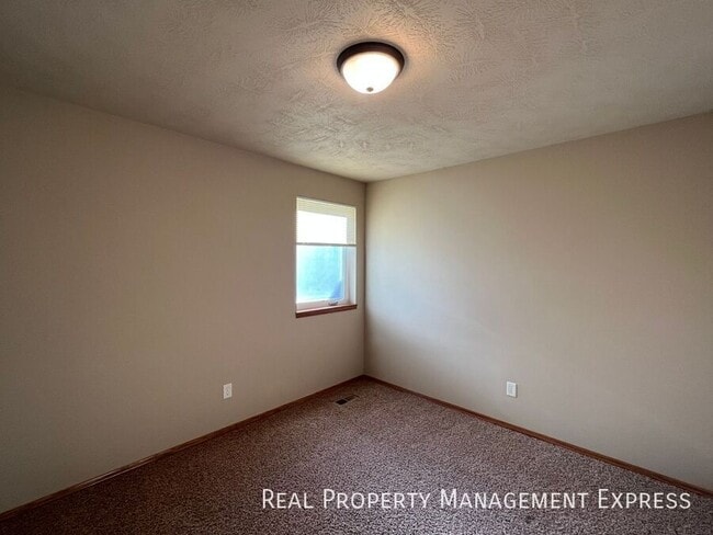 Building Photo - 3604 W 93rd St