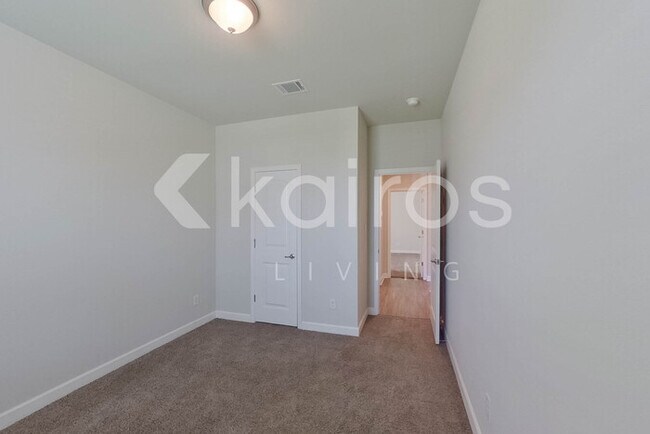 Building Photo - 13642 Willamette Wy