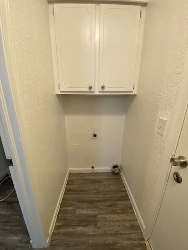 Building Photo - 4 Bed, 2 Bath Corner Lot in Broken Arrow!