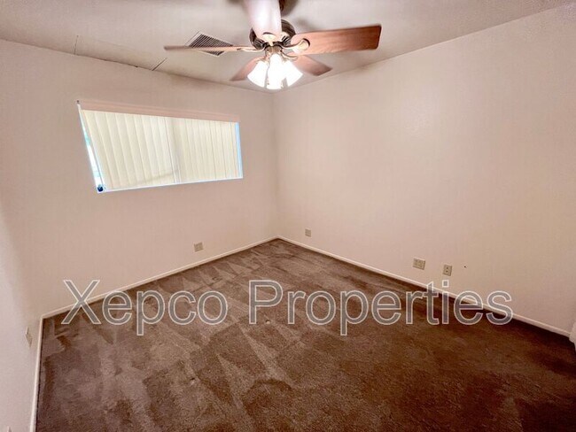 Building Photo - 420 N Villa Ct