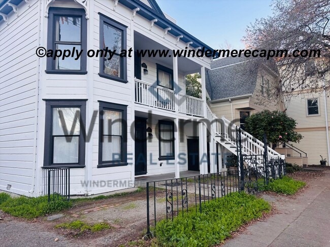 Building Photo - Beautifully Remodeled 2 Bed/2 Bath Duplex- in desirable location Downtown Sacramento!!