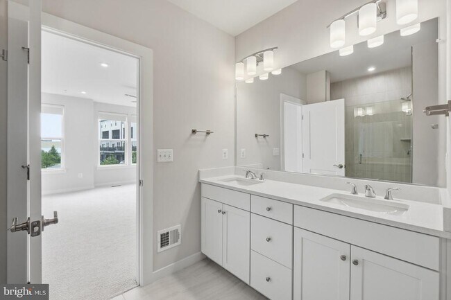 Building Photo - 44481 Wolfhound Sq