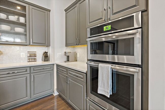 Building Photo - 1820 Fonthill Ct