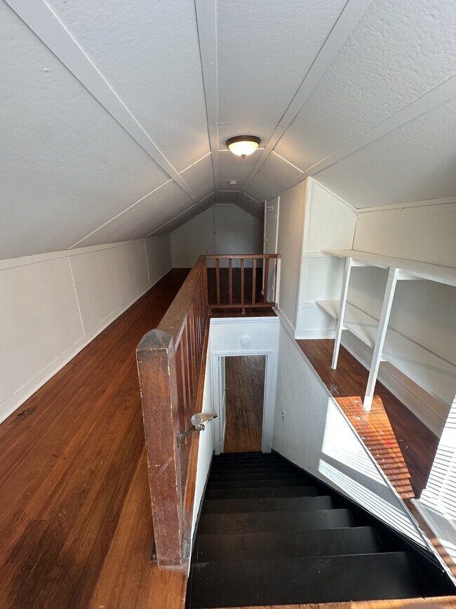 Building Photo - 231 Sheridan Dr