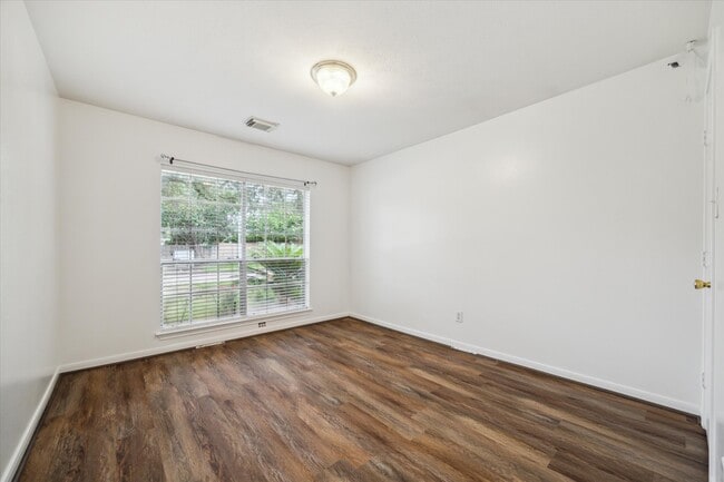 Building Photo - 23006 Greenrush Dr