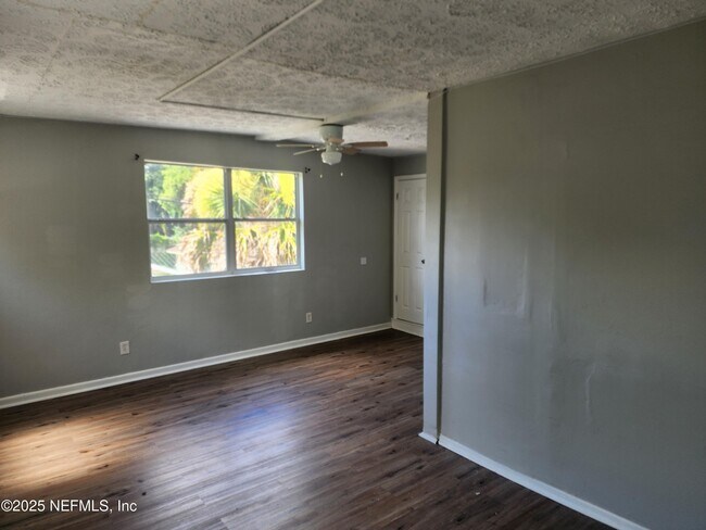 Building Photo - 1437 E 24th St