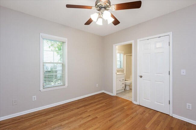 Building Photo - 406 Pershing Rd