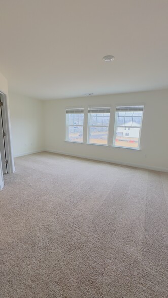 Building Photo - 21 Lavender Ln
