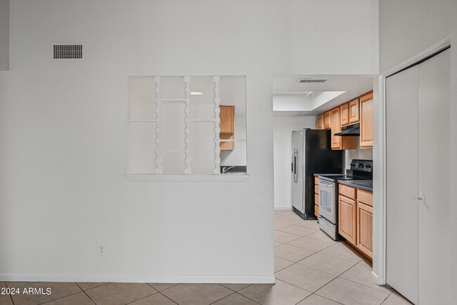 Building Photo - 612 S Allred Dr