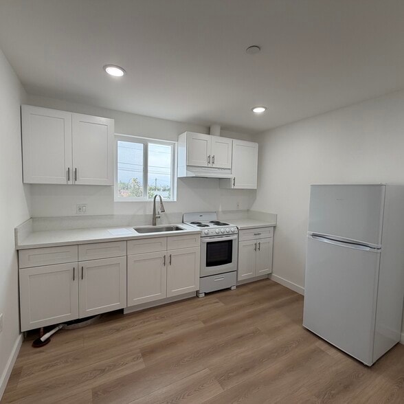 Building Photo - 6012 10th Ave