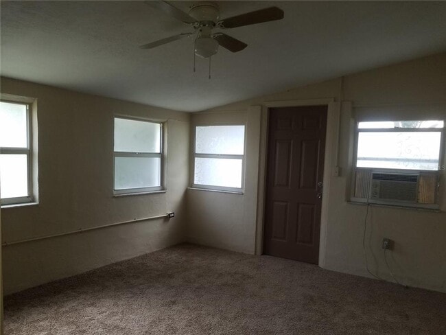 Building Photo - 5853 Pine St