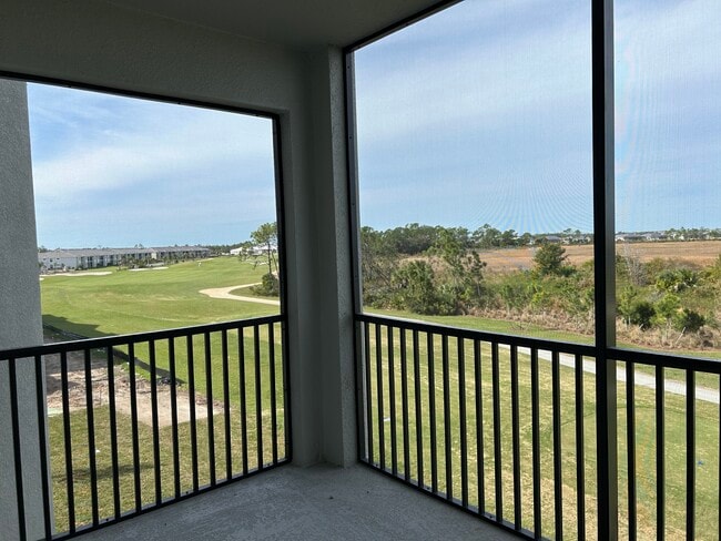 Building Photo - 12180 Wellen Golf St