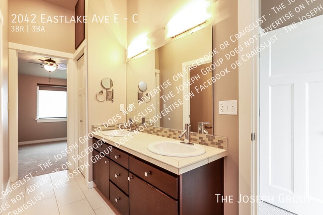 Building Photo - 2042 Eastlake Ave E