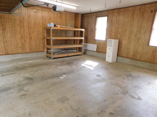Building Photo - 3 bedroom Signal Mountain Home!