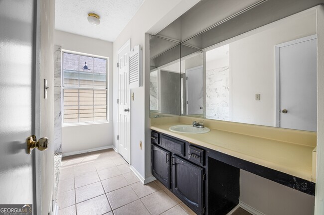 Building Photo - 3111 Linden Dr