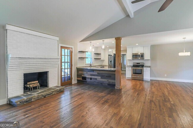 Building Photo - 99 Woodvalley Dr