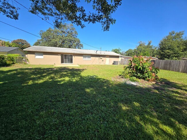 Building Photo - 2217 Villano Ave