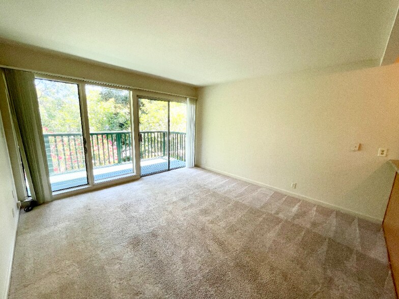 Building Photo - 1054 Dolores St