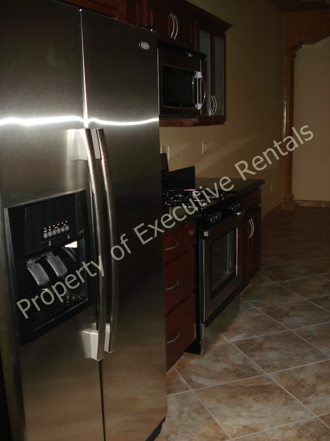 Building Photo - 4206 Tres Ninos Dr