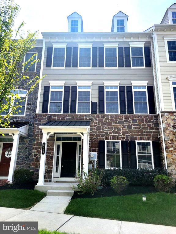 Building Photo - 606 Cliff Ln