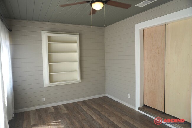 Building Photo - Newly Remodeled in Oildale Area